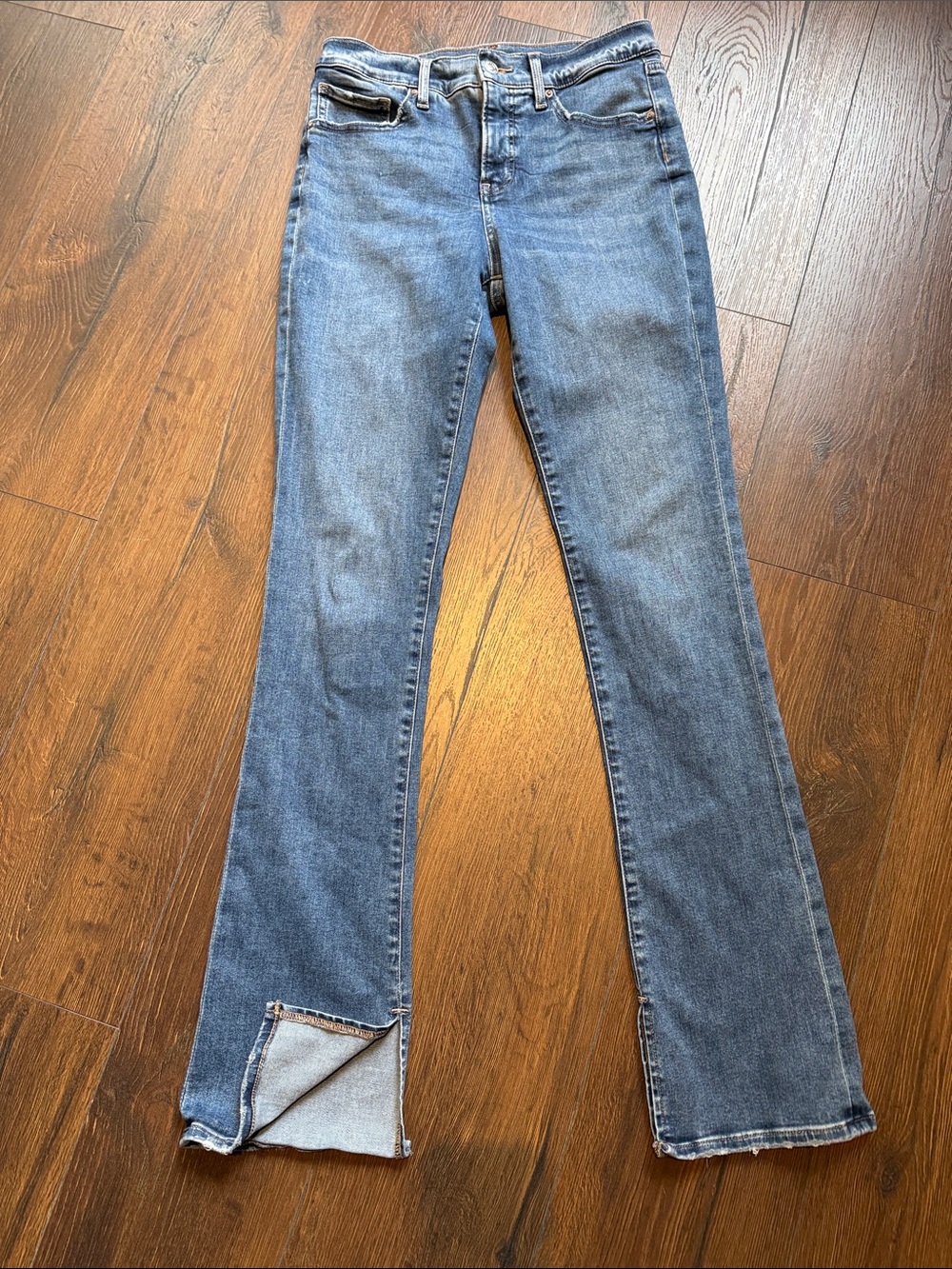 Express Women's Skyscraper Mid Rise Jeans in Medium Blue 6R